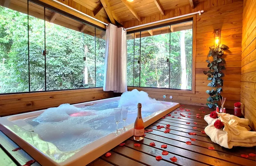 Private cabin with hot tub and pool - Image 1