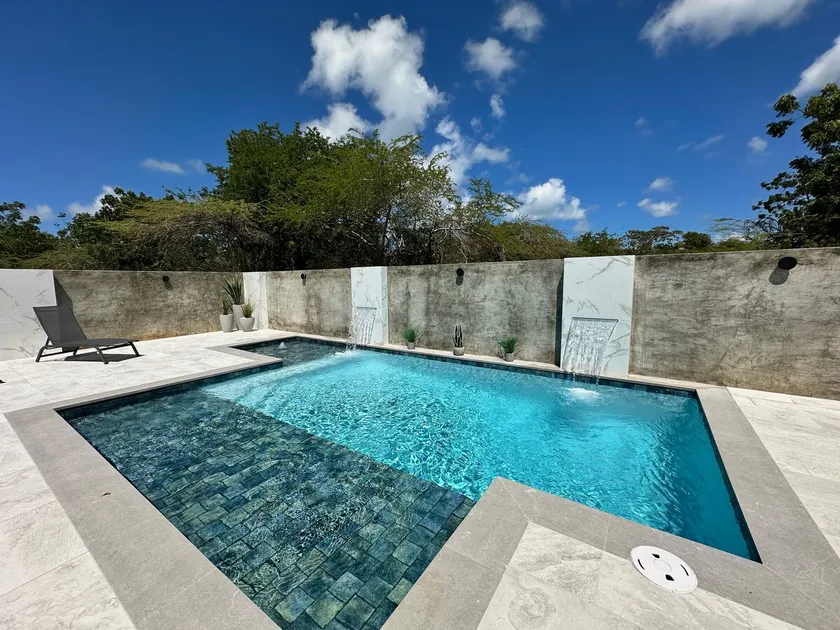 4 bdr house w/private pool near Combate beach - Image 1