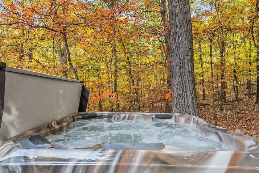 The Oculus - Huge Cabin with a Hot Tub! - Image 1