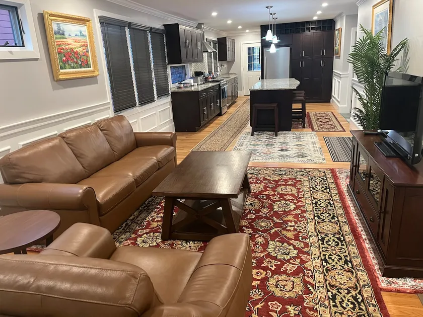 Cambridge Luxury Apartment With Free Parking - Image 1