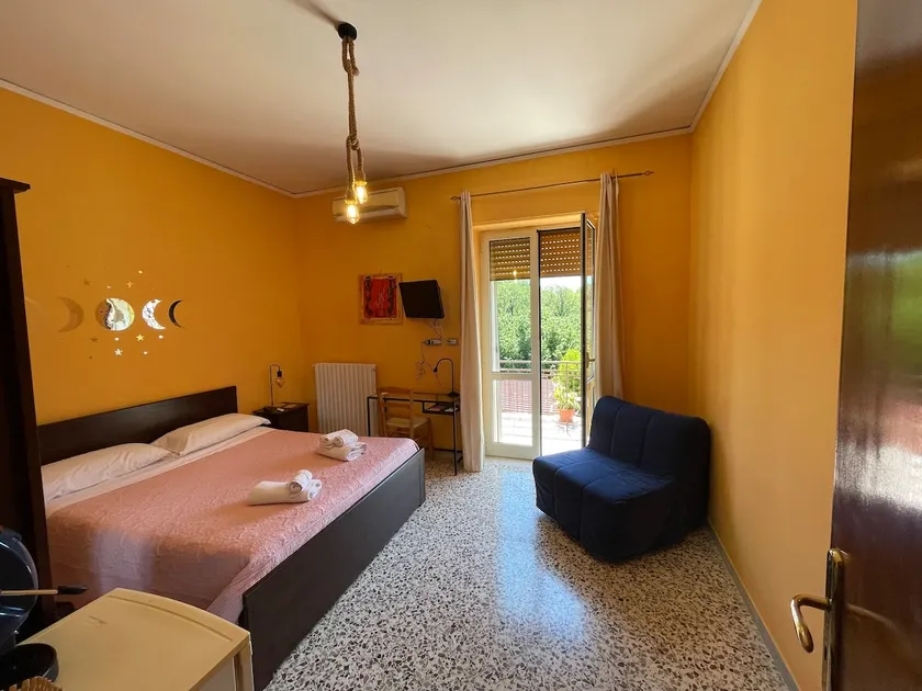 Mini apartment without kitchen - Image 1