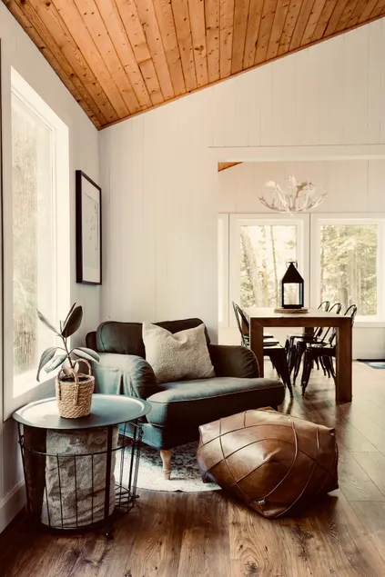 Yogi's Lakefront Cabin - Image 1