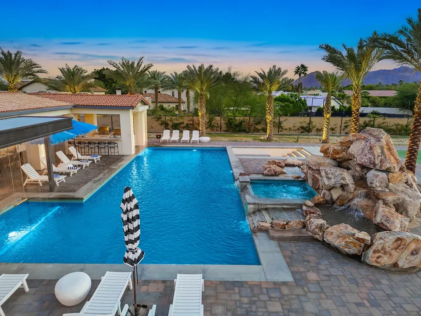 Chateau Giraffe, a Unique Luxurious Estate - Image 1