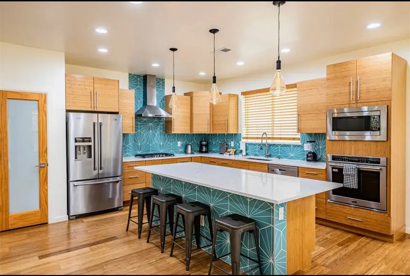 Modern 3 Bedroom in Foothills - Image 1