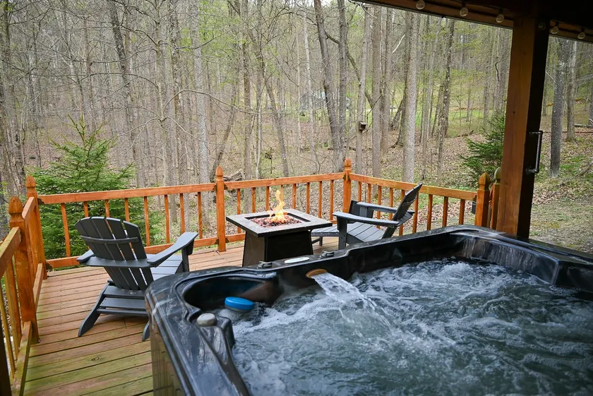 Beary Cozy Luxury Couples Retreat in Hocking Hills - Image 1