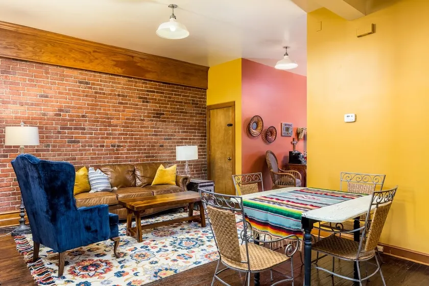 Sleeps 12, 5 King beds, 2 LivingRooms+ 2 Kitchens - Image 1