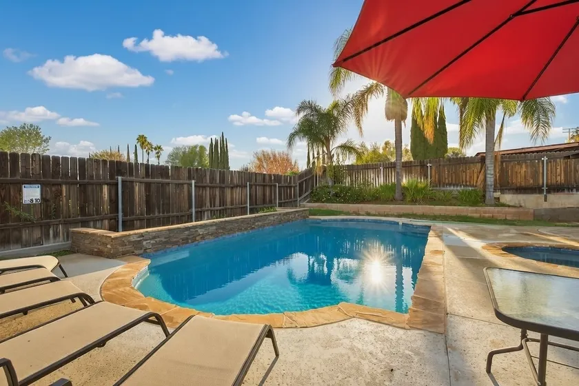 Sunny Redlands OasisWith Heated Pool and Jacuzzi - Image 1