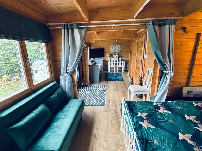 Gorgeous Self-Contained Wooden Cabin - Old Windsor - Image 1