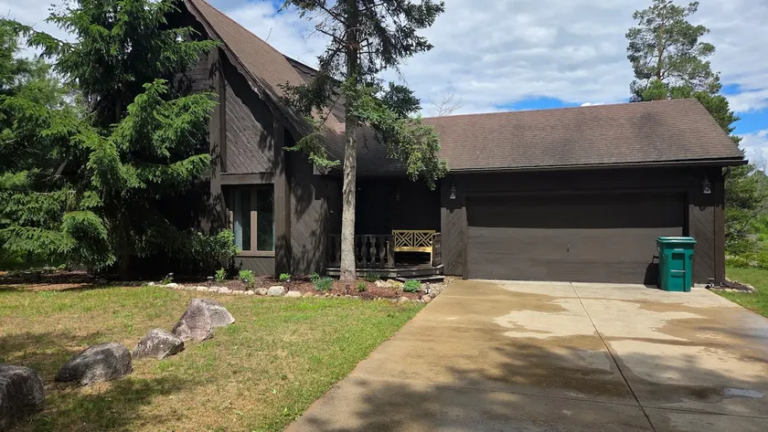 Secluded Chalet in the Woods - Sleeps 8 - Image 1