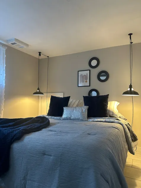 Blue apartment in Long Island, Ny - Image 1