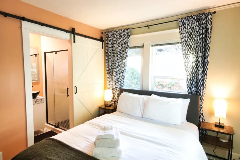 Bright Montlake Apt. • UW Arboretum • View • A/C - Image 1