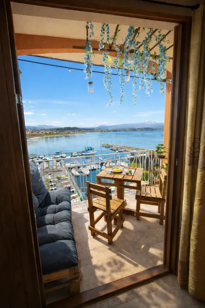 Pura Vida Deluxe - Front Lake View Garda - Image 1