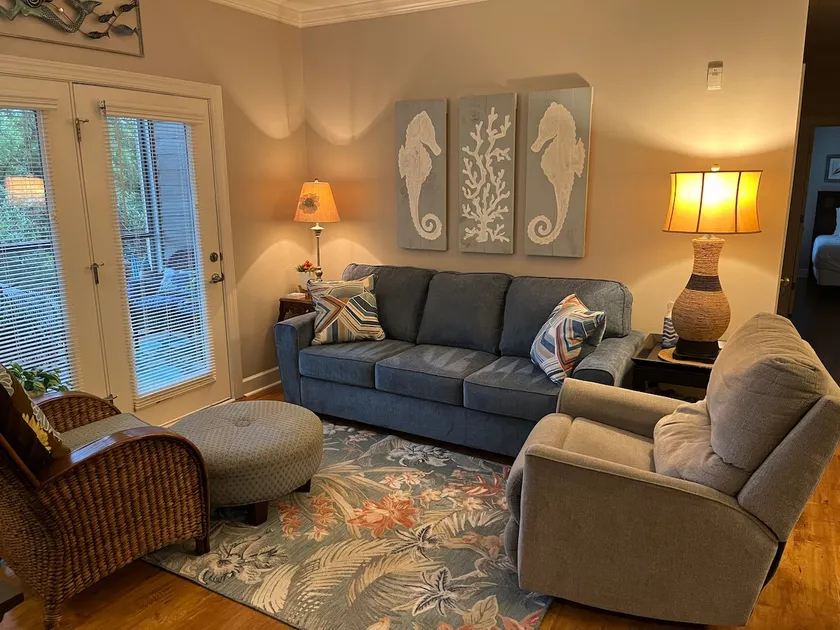 Clean/Comfy 1st floor condo by OWA/Sports/Beach! - Image 1