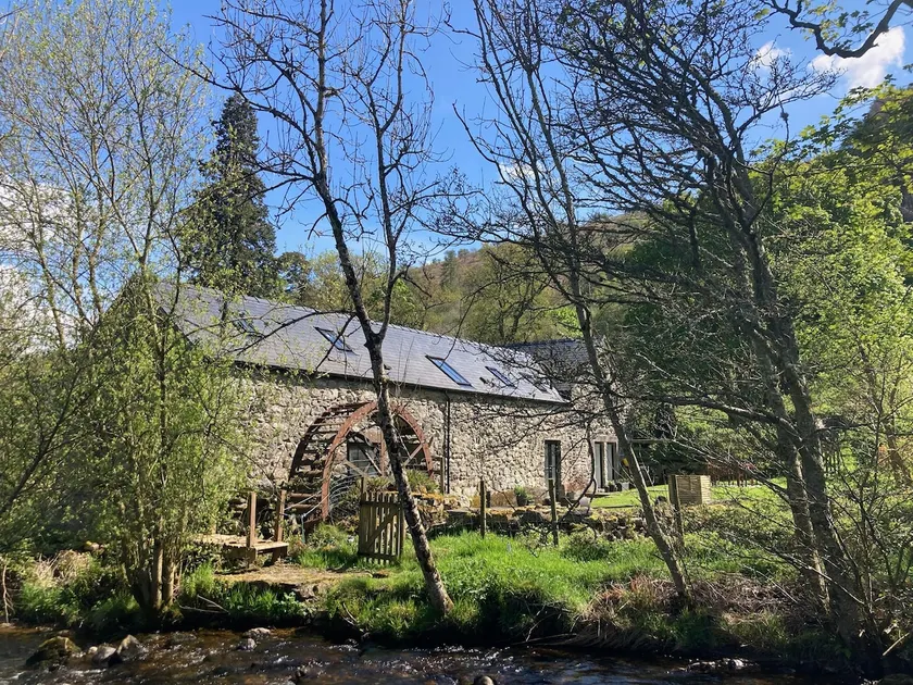 Secluded riverside retreat in Llandrillo - Image 1