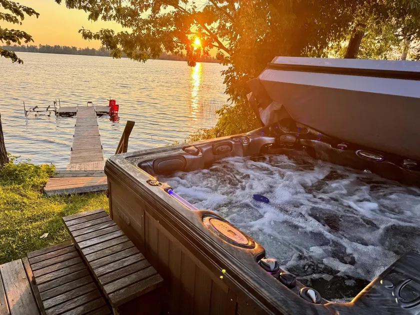 Lake Front with Hot Tub - Image 1