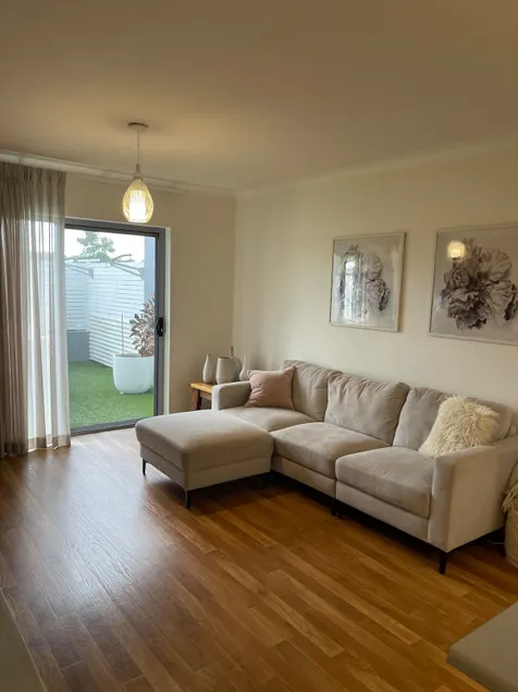 Private, Close to City, Cosy Unit with car park - Image 1