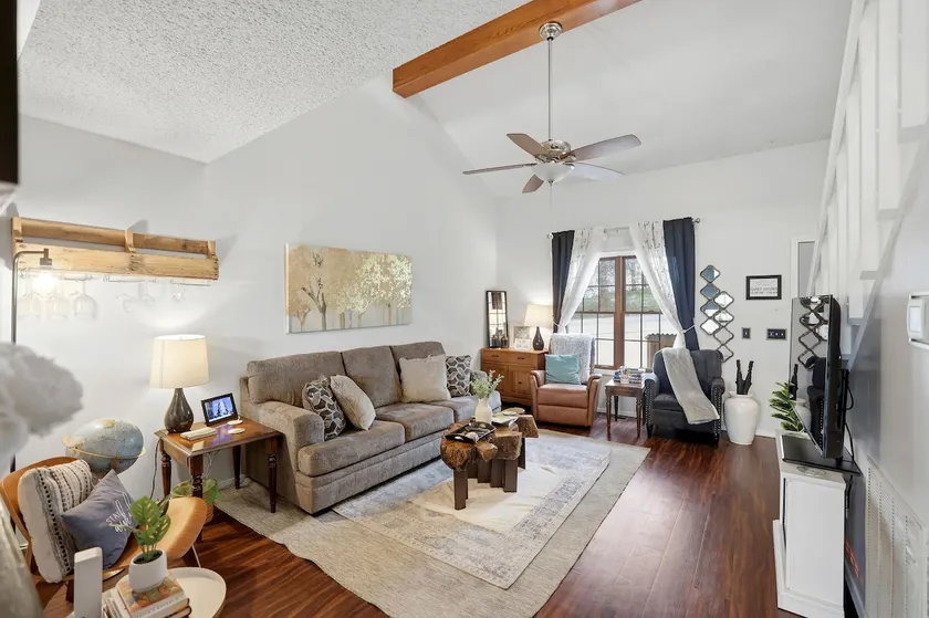 Holiday Island Escape w/ Panoramic Lake Views - Image 1