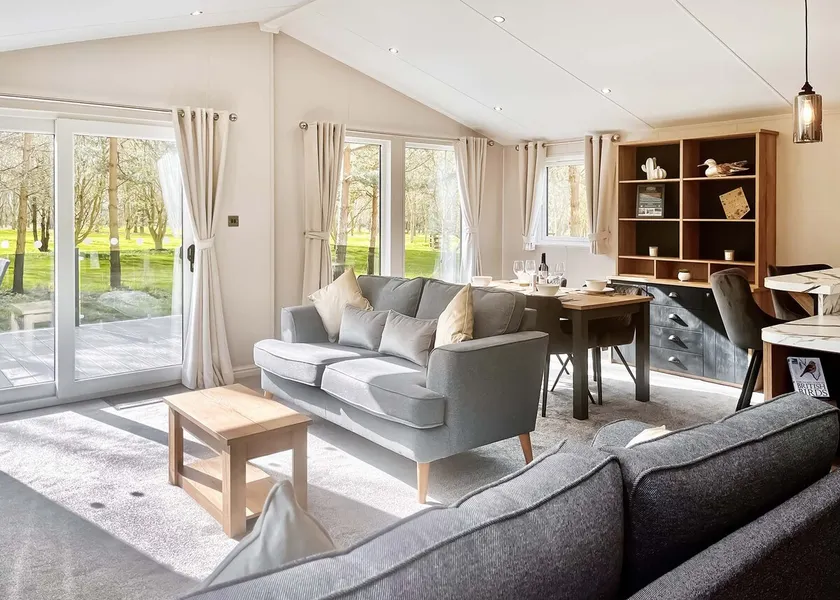 Fallow Pet Friendly Lodge - Image 1
