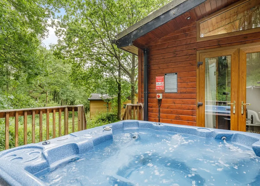 Amour Lodge - Image 1