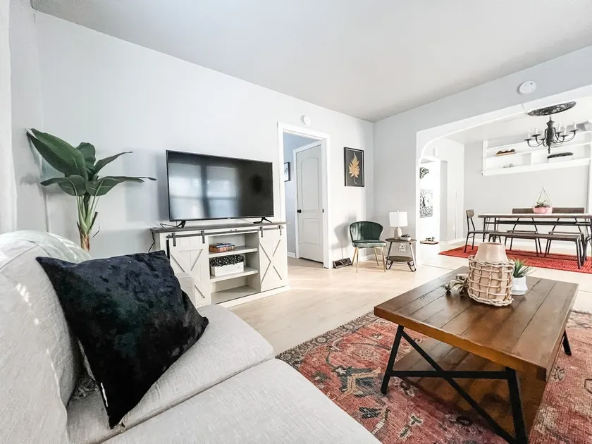 Reclaimed Historic Home 1min to Downtown-Sleeps 7! - Image 1
