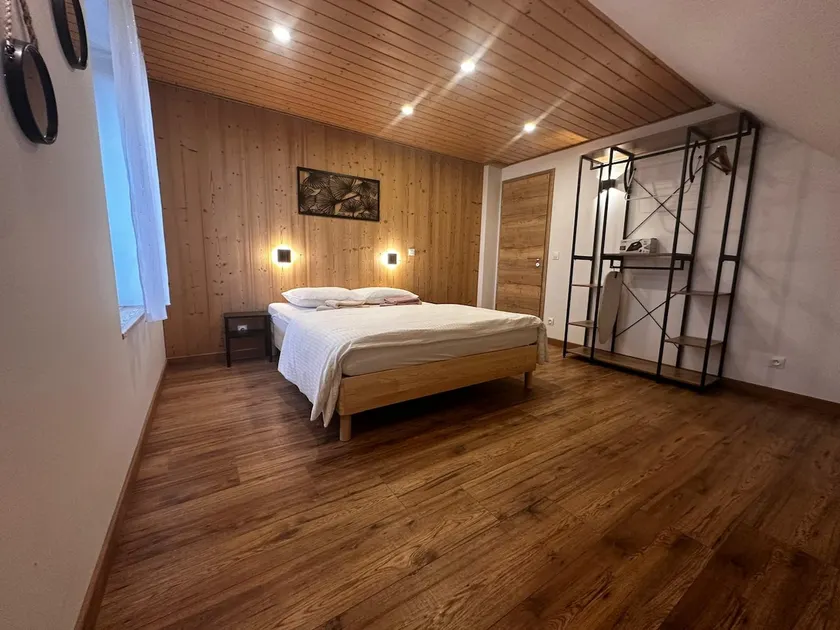 Private Sapin & Jacuzzi Chalet - Image 1