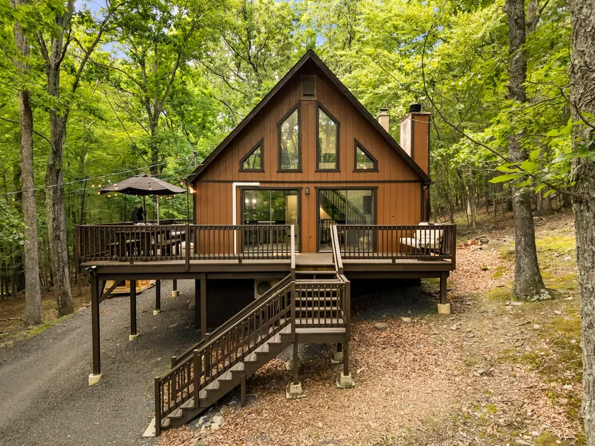 BLVCK Cabin 3 Hot Tub/Sauna Near Bushkill/Shawnee - Image 1