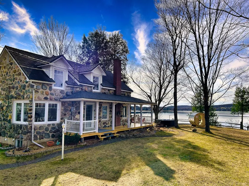 Boreal Chalet | Hot Tub, Sauna & Lakefront - Image 1