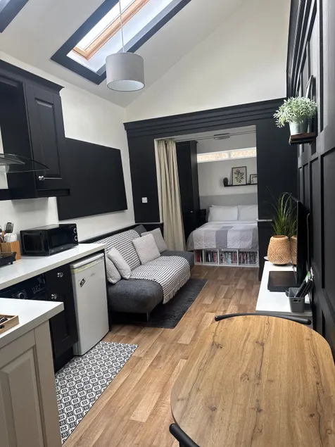 Cosy Studio Apartment - Image 1