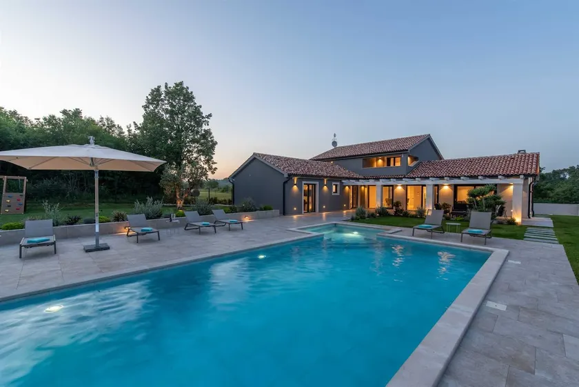Villa Porta Aurea with Pool - Image 1