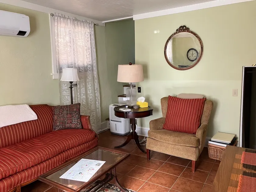 Wright Cozy Guest Suite in 5 Points! - Image 1