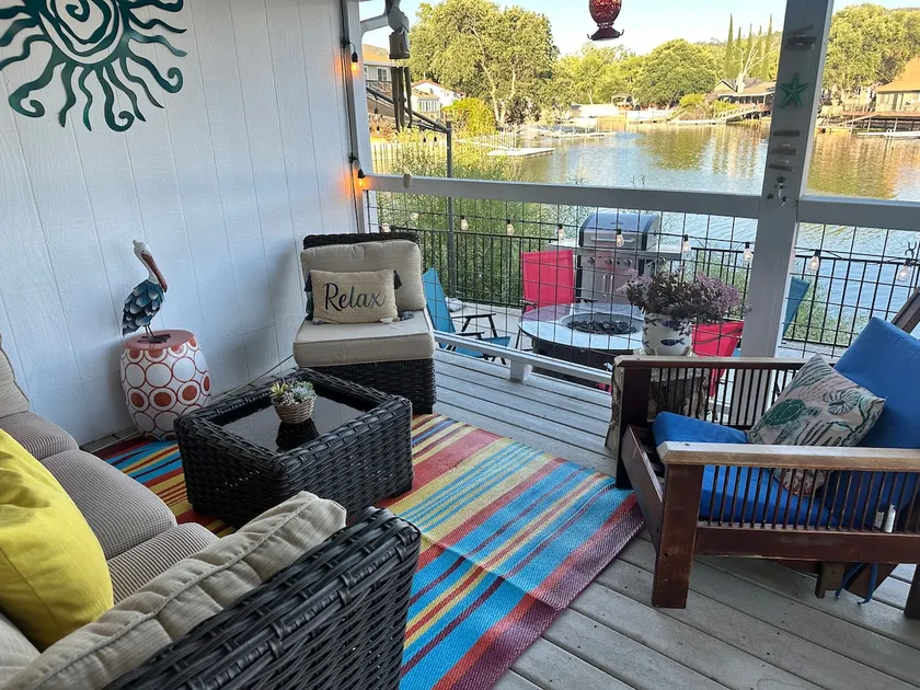 Tropical Lakefront Retreat with Private Dock & Kayaks - Image 1
