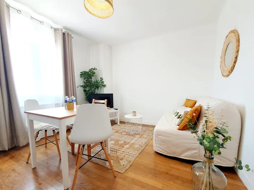 Cozy Palm Tree – Bohemian Apartment Near the Train Station - Image 1