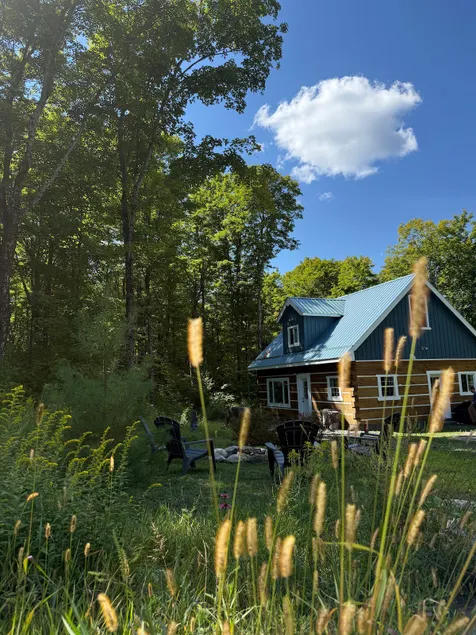 Log cabin on the hill - Image 1