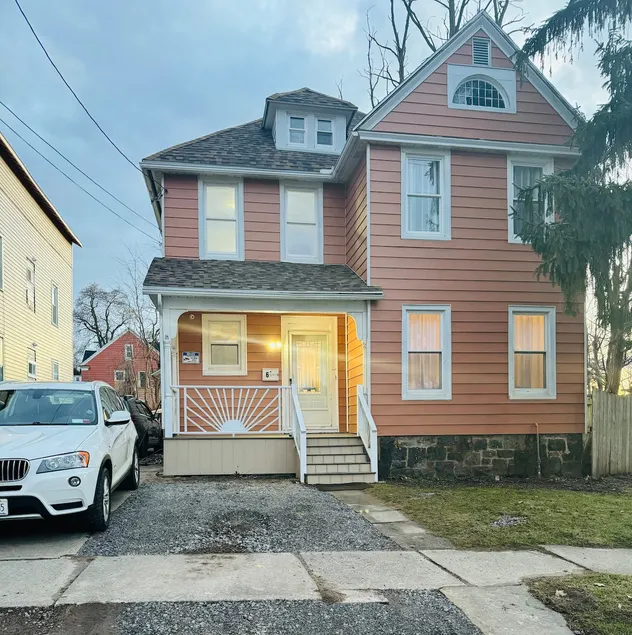 Spacious 3BR • Sleeps 10 • Families & Groups. - Image 1