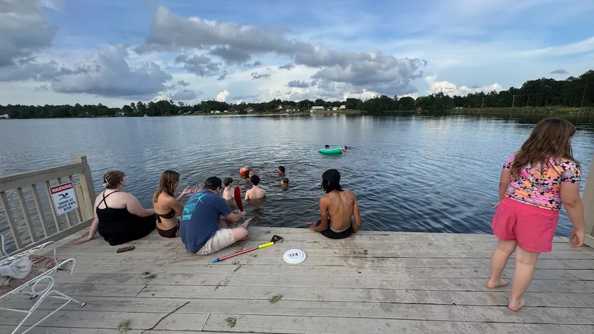 Lindo's on the Lake - Image 1