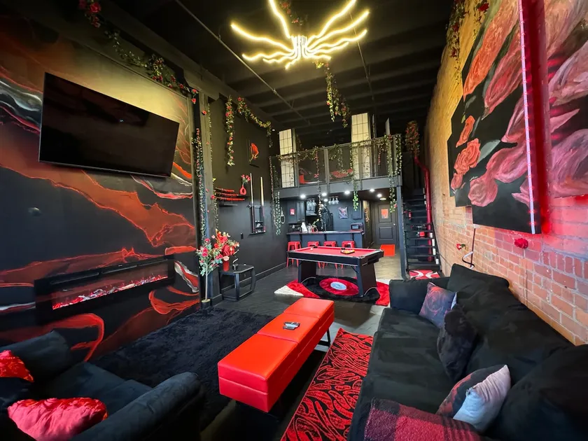 Romance Suite (minutes from downtown Detroit) - Image 1