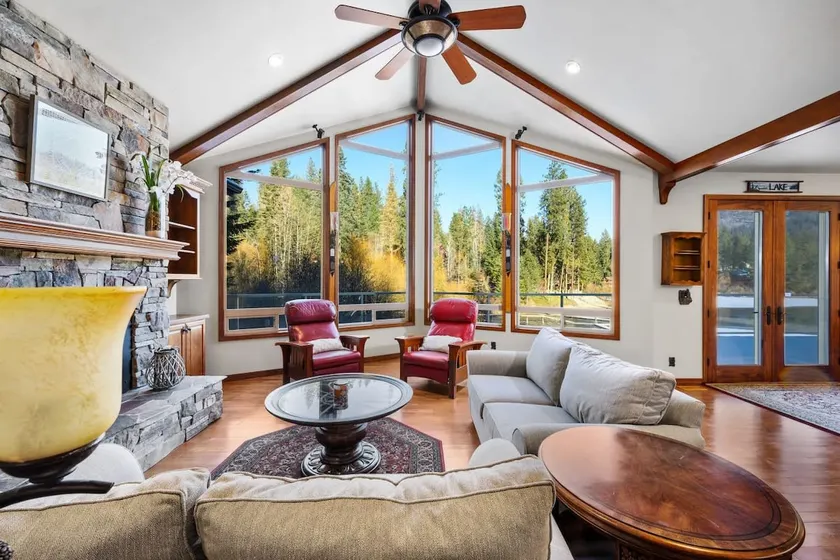 Lakefront Hayden Lodge w/ hot tub & private dock - Image 1
