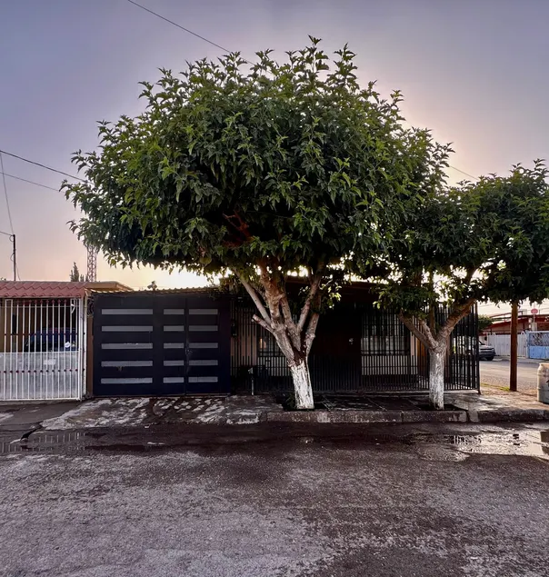 Very central family house - Image 1