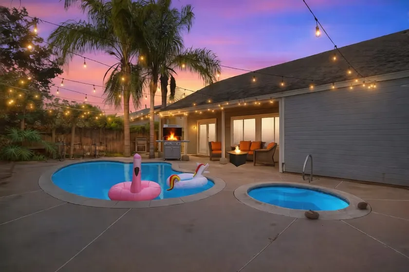 Pool|Jacuzzi|Arcade|Game Room|2 BBQ Grill|Fire Pit - Image 1