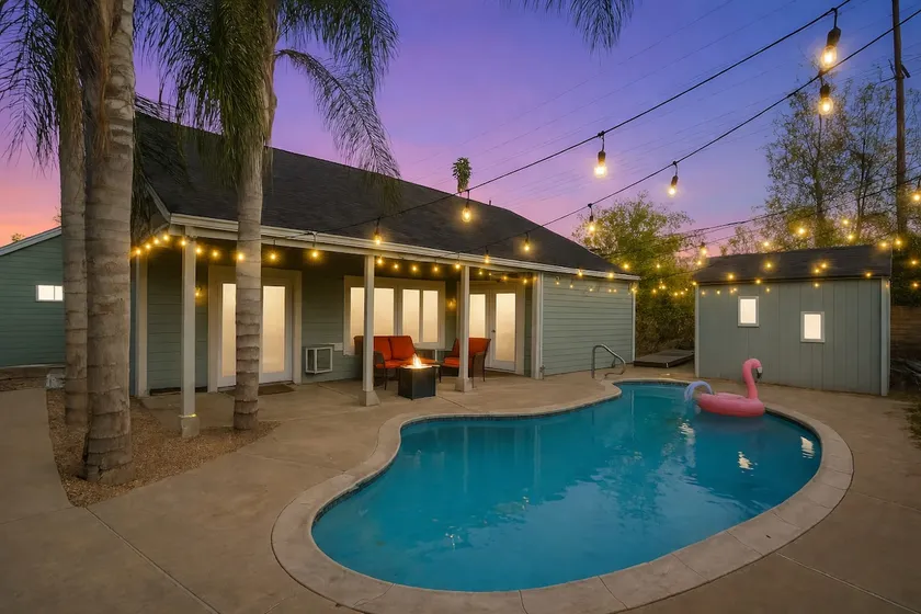Pool|Jacuzzi|Arcade|Game Room|BBQ Grill & Fire Pit - Image 1