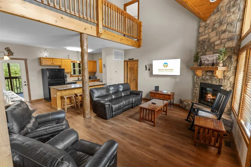 Kemper's Cabin by Silver Dollar City - Ideally Located - Image 1