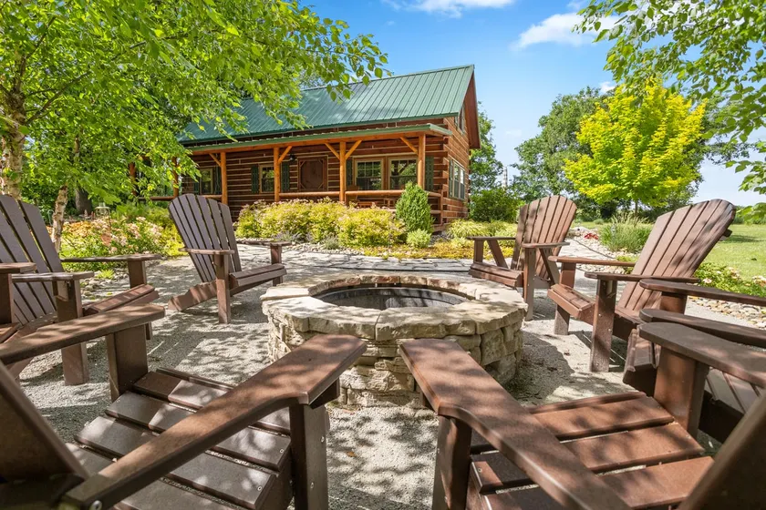 Hyde Away Cabin - Image 1