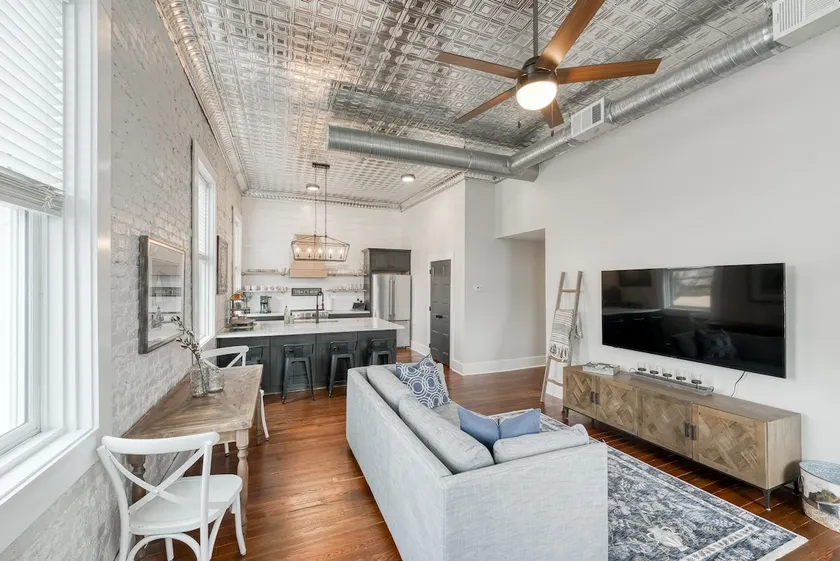 The Ethridge 2brm Luxury Downtown Jefferson Condo - Image 1