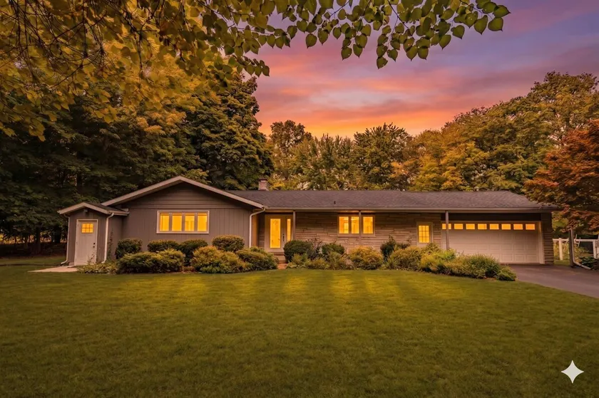 Stunning Ranch in the woods - Image 1