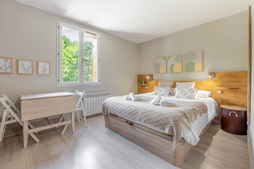 Ideal flat for couples in Enveitg - Image 1