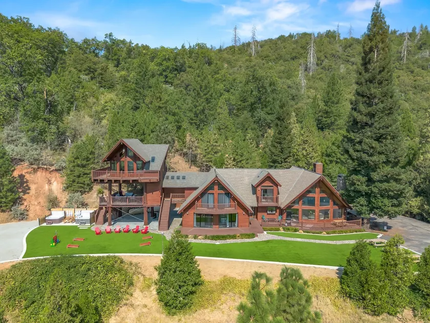 A-Frame | Yosemite | Sleeps 20 | 2 Spa | Fire Pits - Image 1