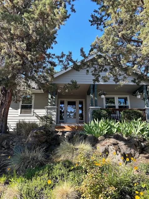 Parkridge at Pilot Butte - Warm & Modern Bend Ski/Outdoor Basecamp - Image 1