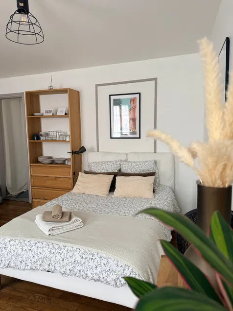 Ideal for couples & professionals, quiet center, wifi, close to the station - Image 1