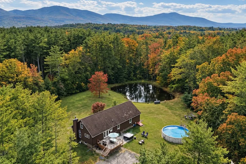 Luxe Catskills Cabin Hot Tub, Near Skiing, BBQ, Fire Pit, Sleeps 8 - Image 1