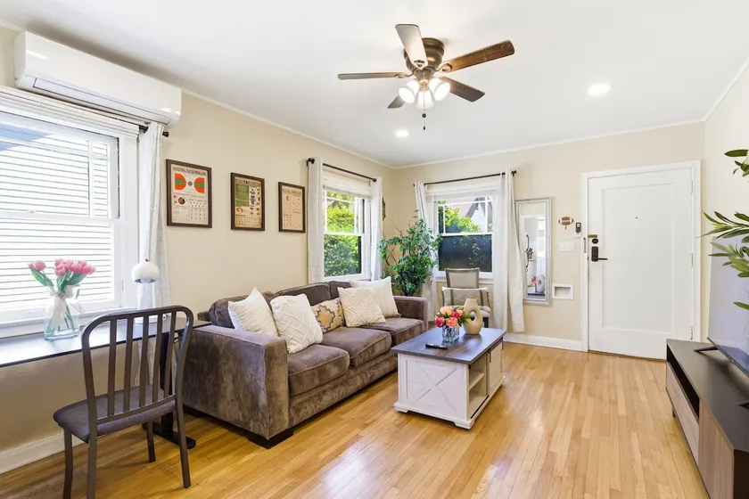 Detached charming house Prime location King-bed! 2 - Image 1